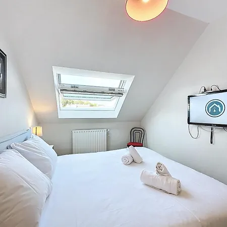 Le Costour Beau T3 Avec Balcon Et Vue Verdoyante