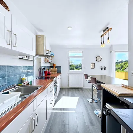 Le Costour Beau T3 Avec Balcon Et Vue Verdoyante 아파트 *